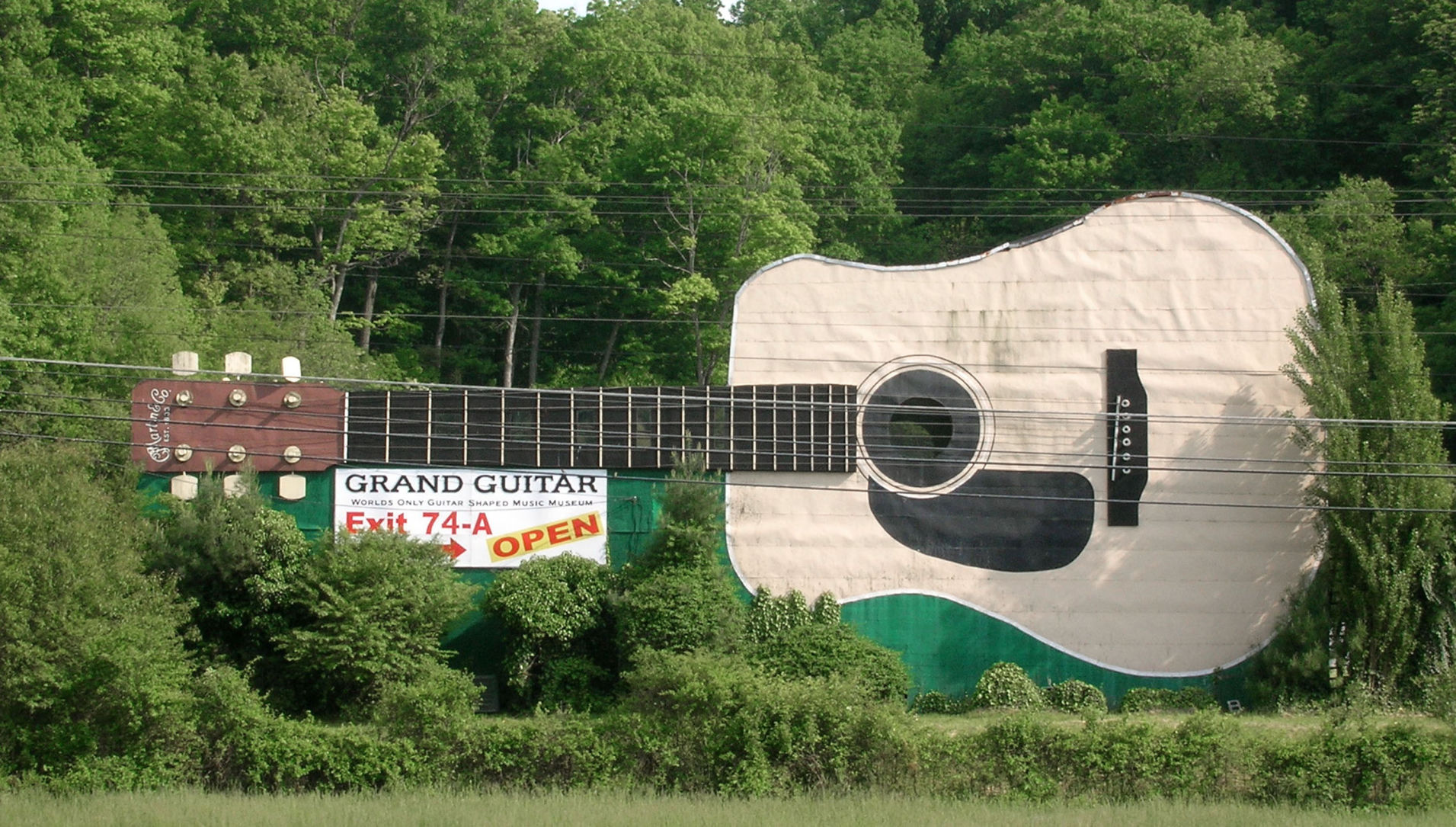 Bristol Grand Guitar 02